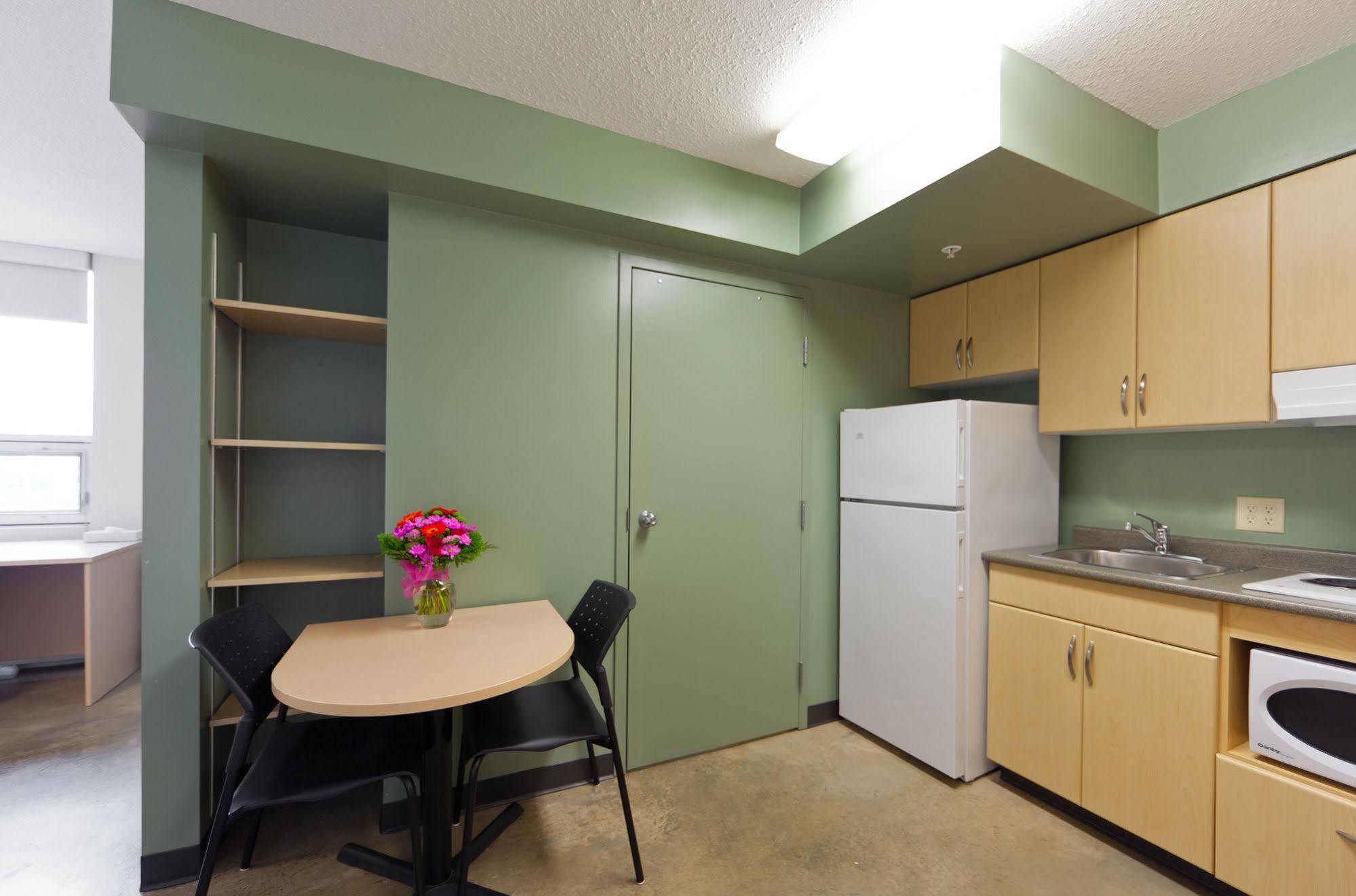 Macewan University Residence 埃德蒙顿 外观 照片